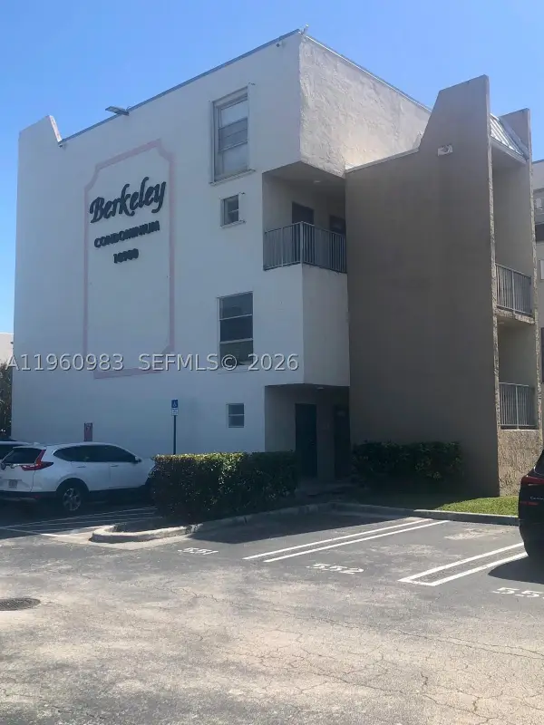 Address Withheld By Seller, Miami, FL 33176