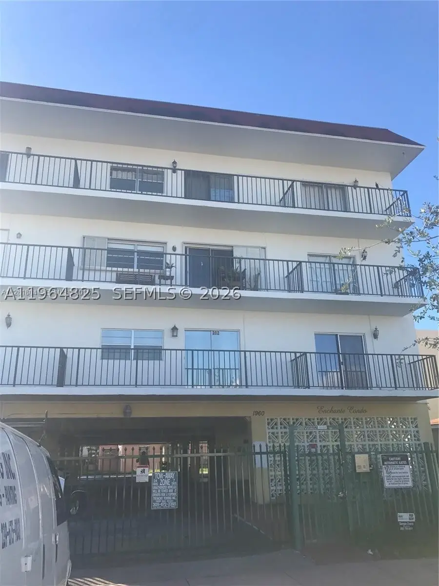 1960 Marseille #305, Miami Beach, FL 33141 - #1