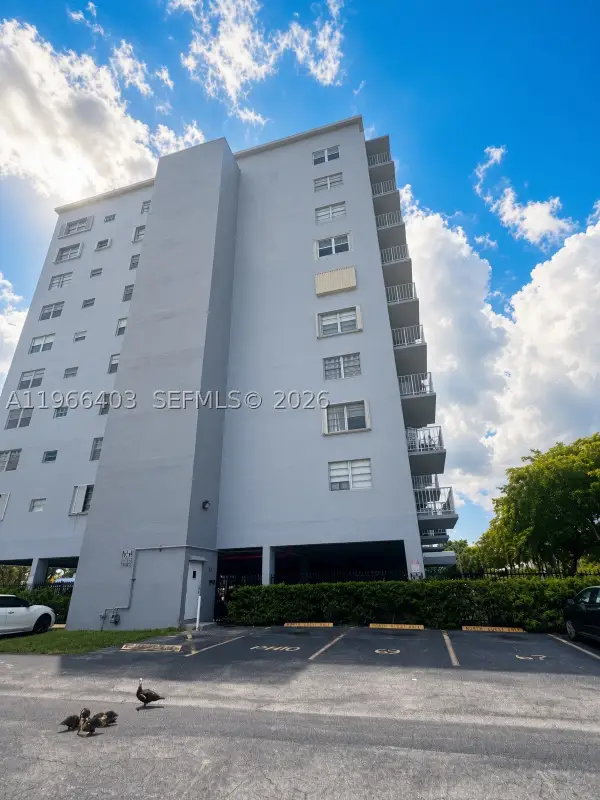 1470 NE 125th #407, North Miami, FL 33161