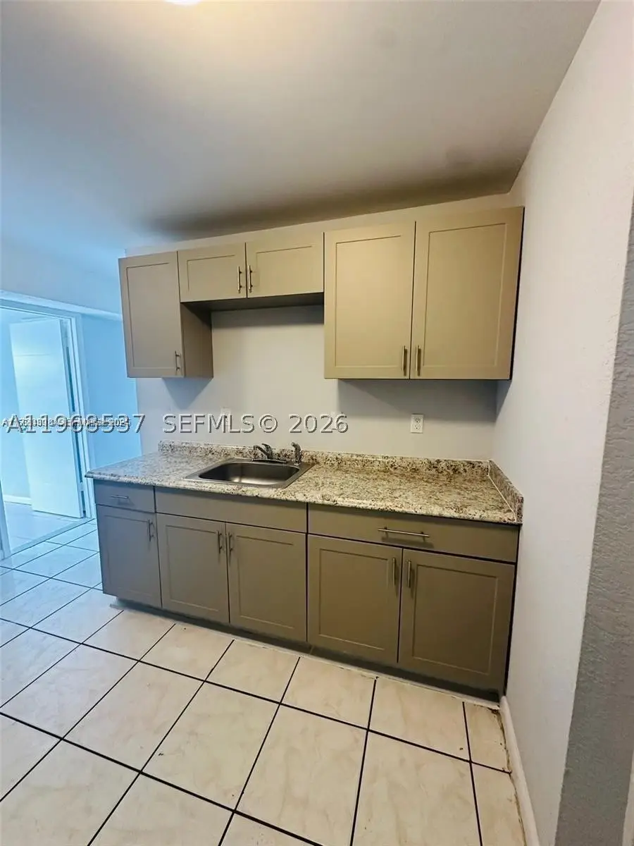 5 NE 16th, Fort Lauderdale, FL 33305 - #1