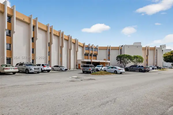 9678 Fontainebleau #410, Miami, FL 33172