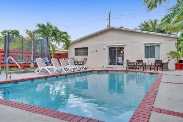 208 SW 2nd, Hallandale, FL 33009