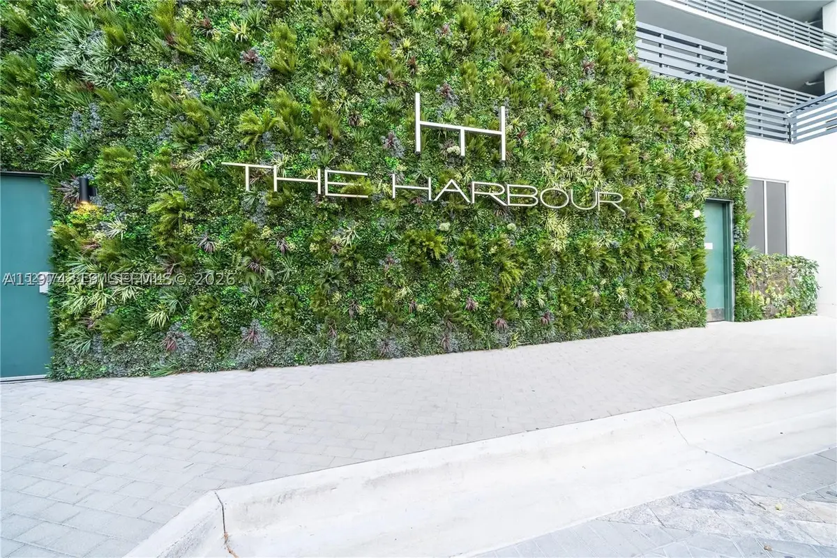 16385 Biscayne #1120, North Miami Beach, FL 33160 - #1