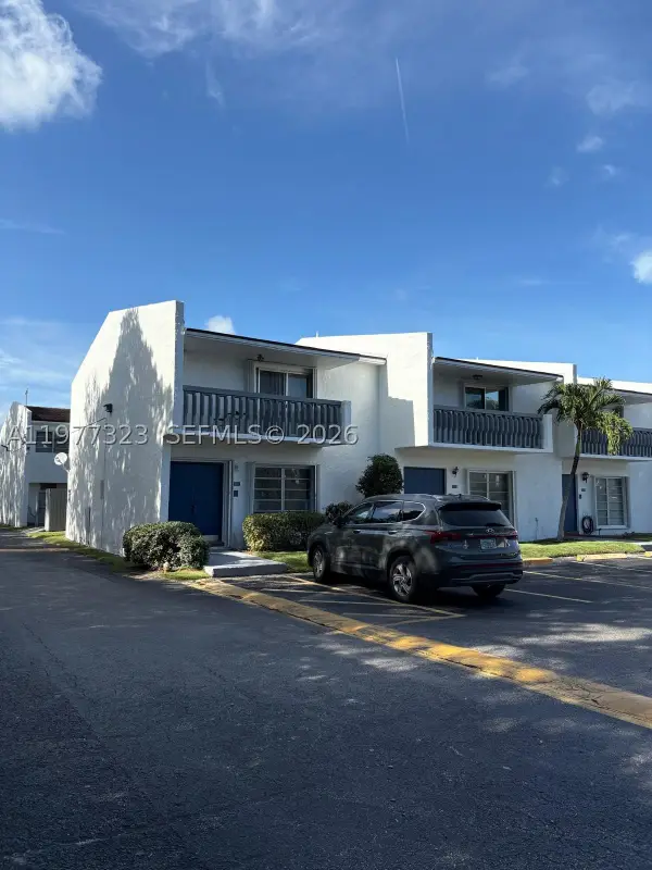 17180 SW 94th #701, Palmetto Bay, FL 33157