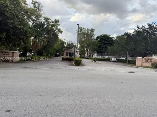 8405 NW 8th #304, Miami, FL 33126