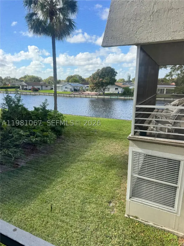 9400 Lime Bay #206, Tamarac, FL 33321