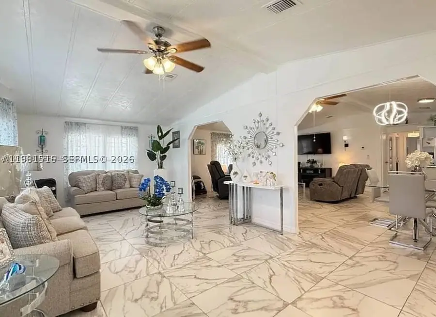 215 Laurelcrest Cir Valrico, Valrico, FL 33594 - #2