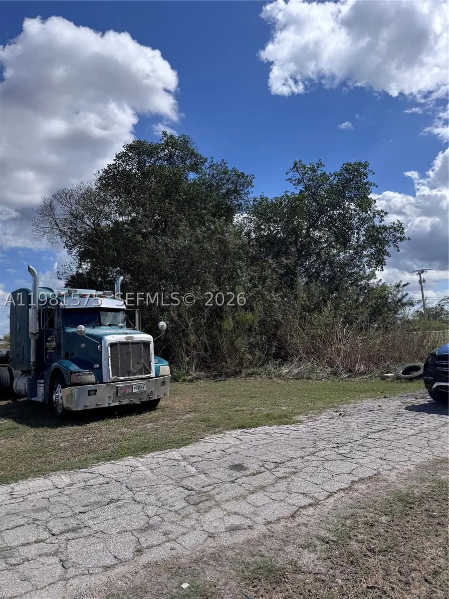 636 S Lake, Pahokee, FL 33476 - #3