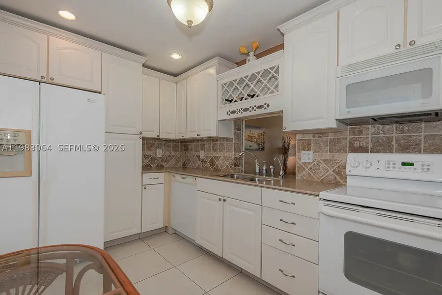 4270 NW 40th #201, Lauderdale Lakes, FL 33319 - #3
