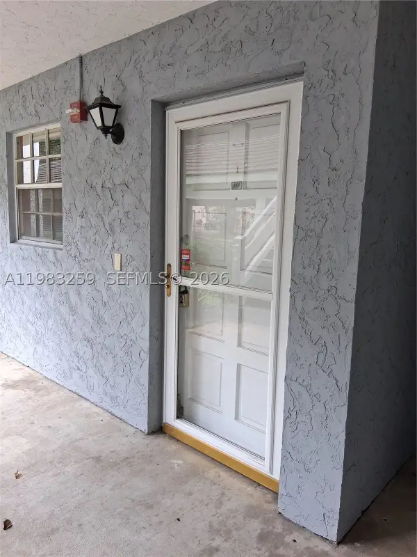 7556 Stirling #123, Davie, FL 33024