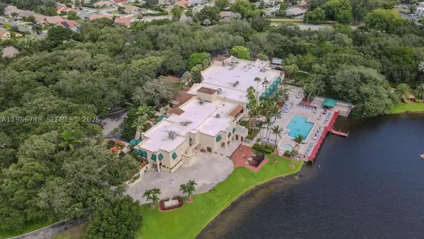 9461 Evergreen #305, Davie, FL 33324