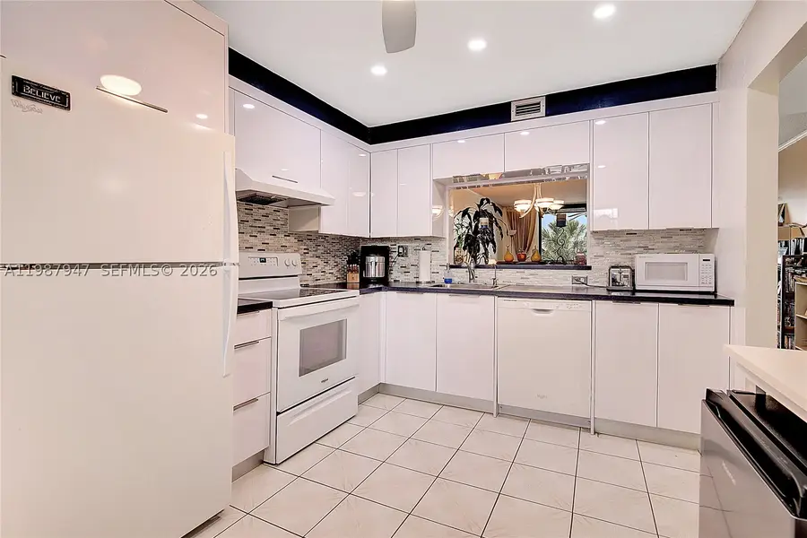 1100 Colony Point #302, Pembroke Pines, FL 33026 - #2