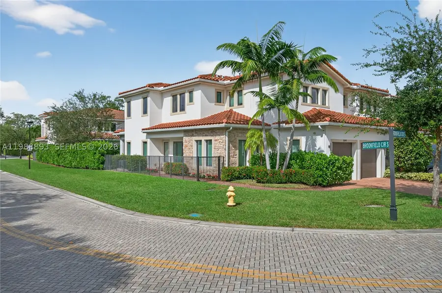 5999 E Brookfield Cir E, Hollywood, FL 33312 - #2