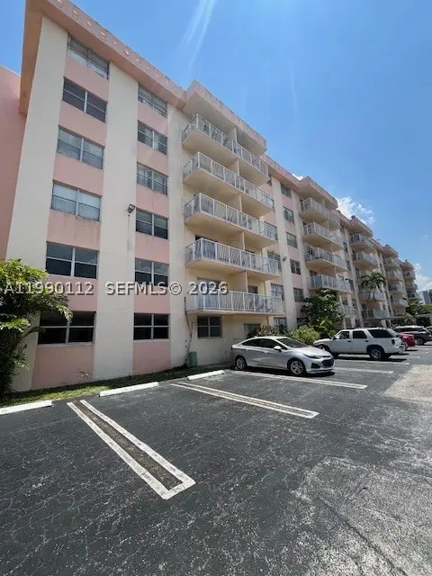 Address Withheld By Seller, North Miami Beach, FL 33160