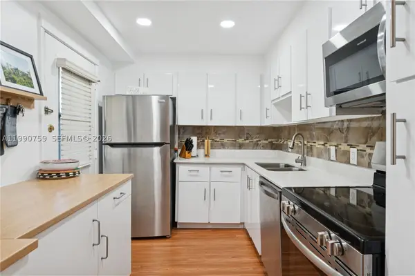 3101 N Country Club #102, Aventura, FL 33180
