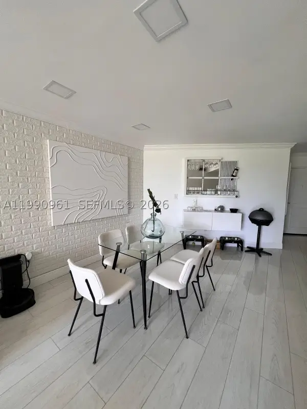 6955 NW 186th #F104, Hialeah, FL 33015