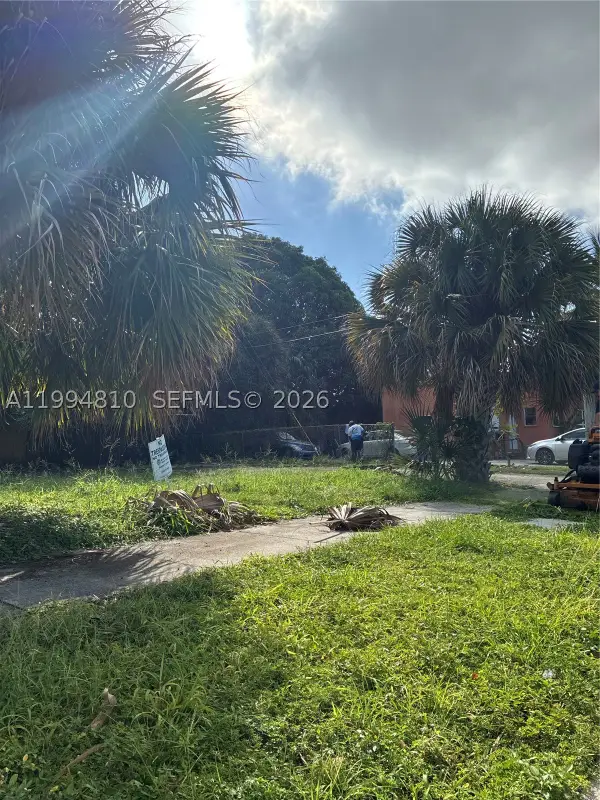 547 17th, West Palm Beach, FL 33407