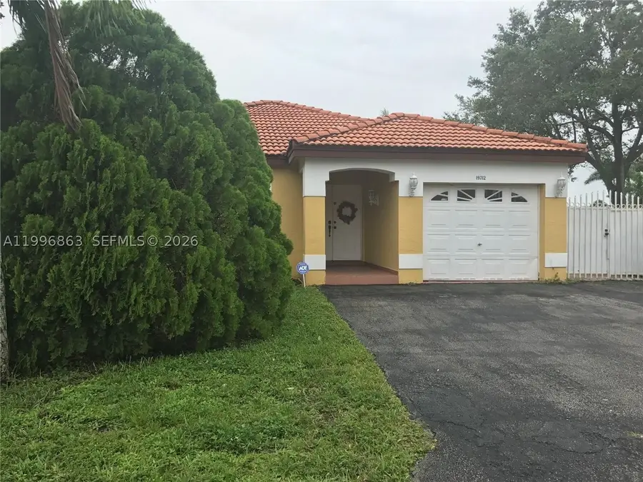 19712 NW 82nd, Hialeah, FL 33015 - #2