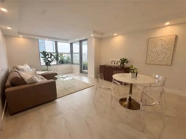 2899 Collins #424, Miami Beach, FL 33140