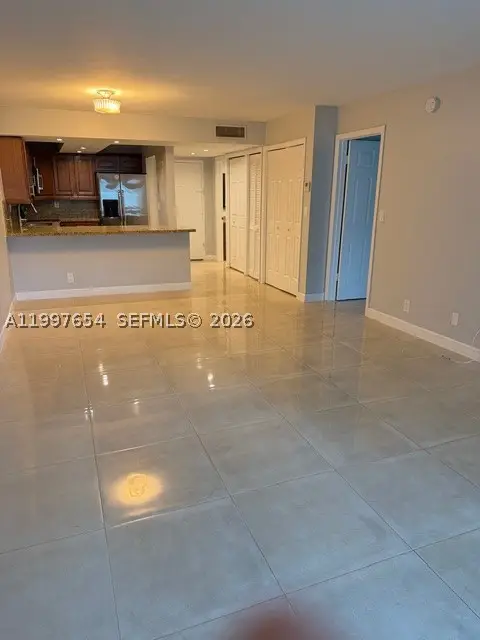100 Lakeview #115, Weston, FL 33326 - #1