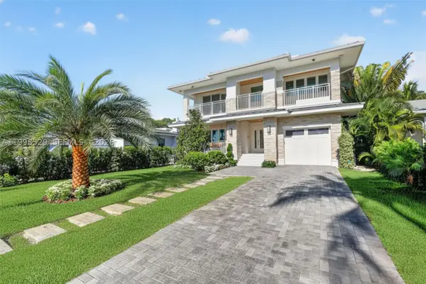 1017 S Palmway, Lake Worth, FL 33460