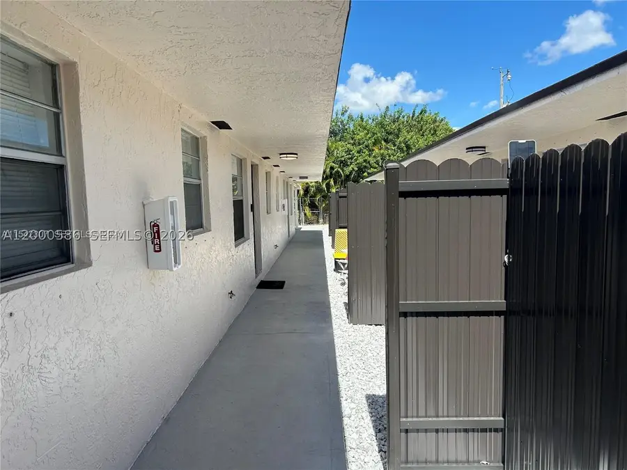 916 SW 10th, Hallandale, FL 33009 - #2