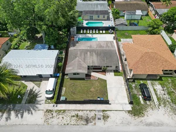 560 NE 161st, Miami, FL 33162