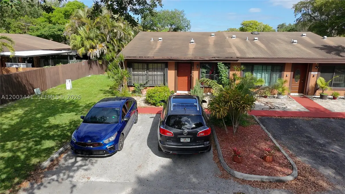 10331 Holly, Pembroke Pines, FL 33026 - #1
