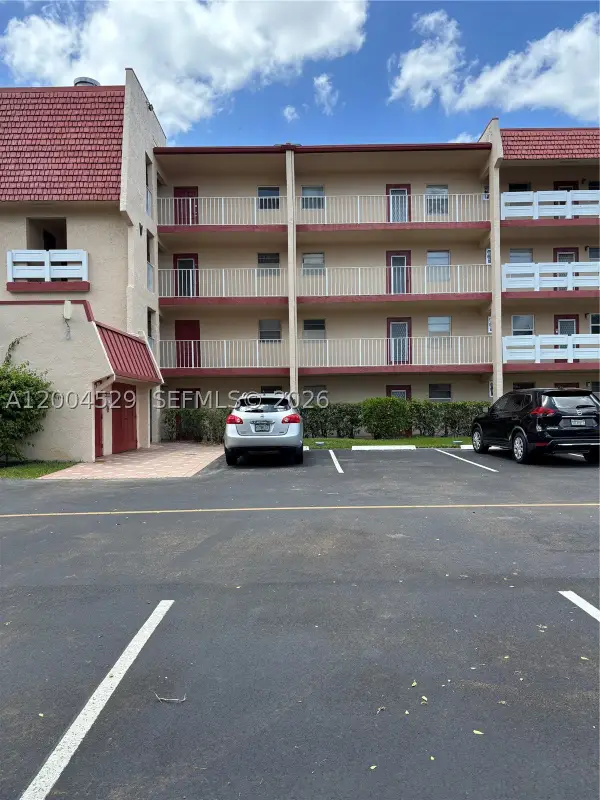 1045 Country Club #307, Margate, FL 33063