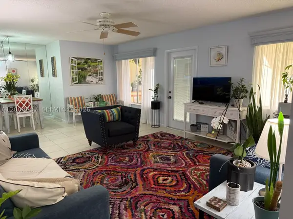 208 Pine Hov #A-2, Greenacres, FL 33463