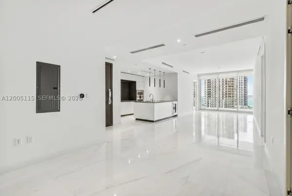 300 Biscayne Blvd #1002, Miami, FL 33131