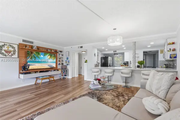 625 Oaks #304, Pompano Beach, FL 33069