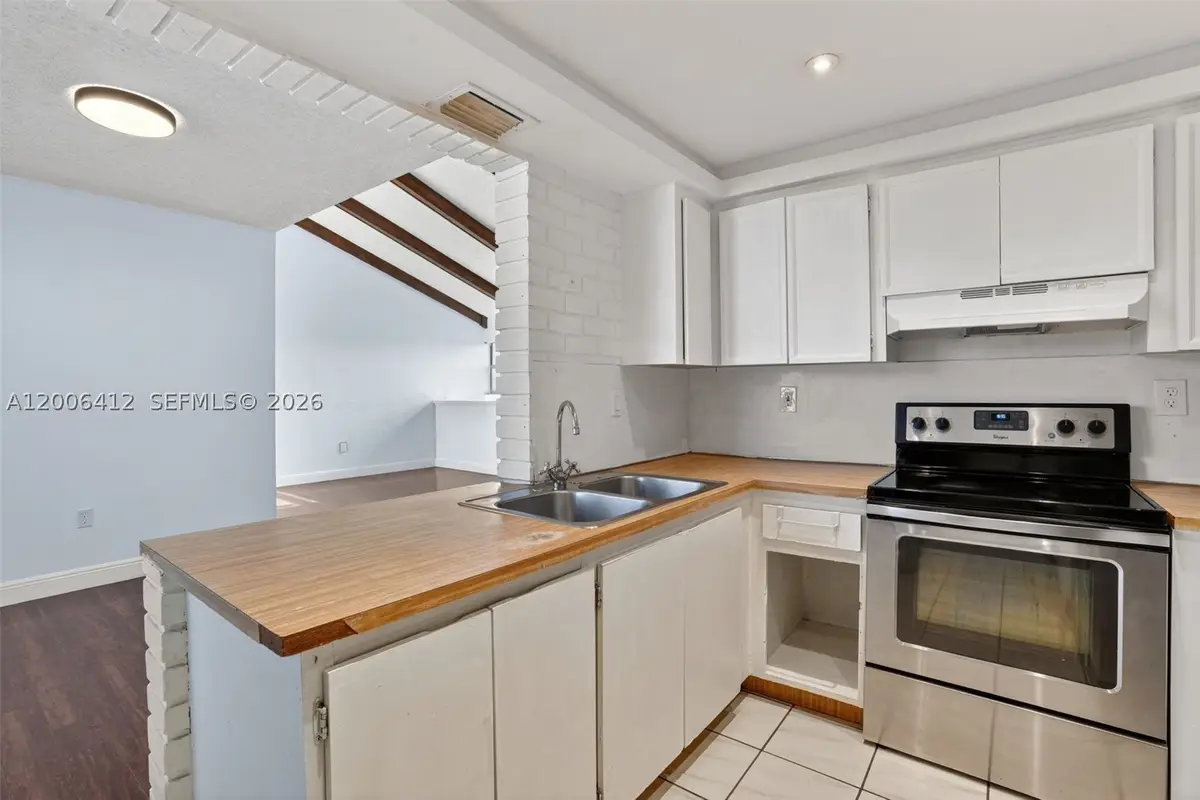 10302 NW 9th St #204, Miami, FL 33172 - #1