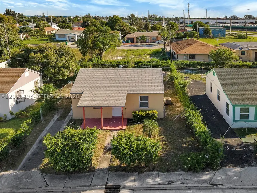 562 W 4th, Riviera Beach, FL 33404 - #3