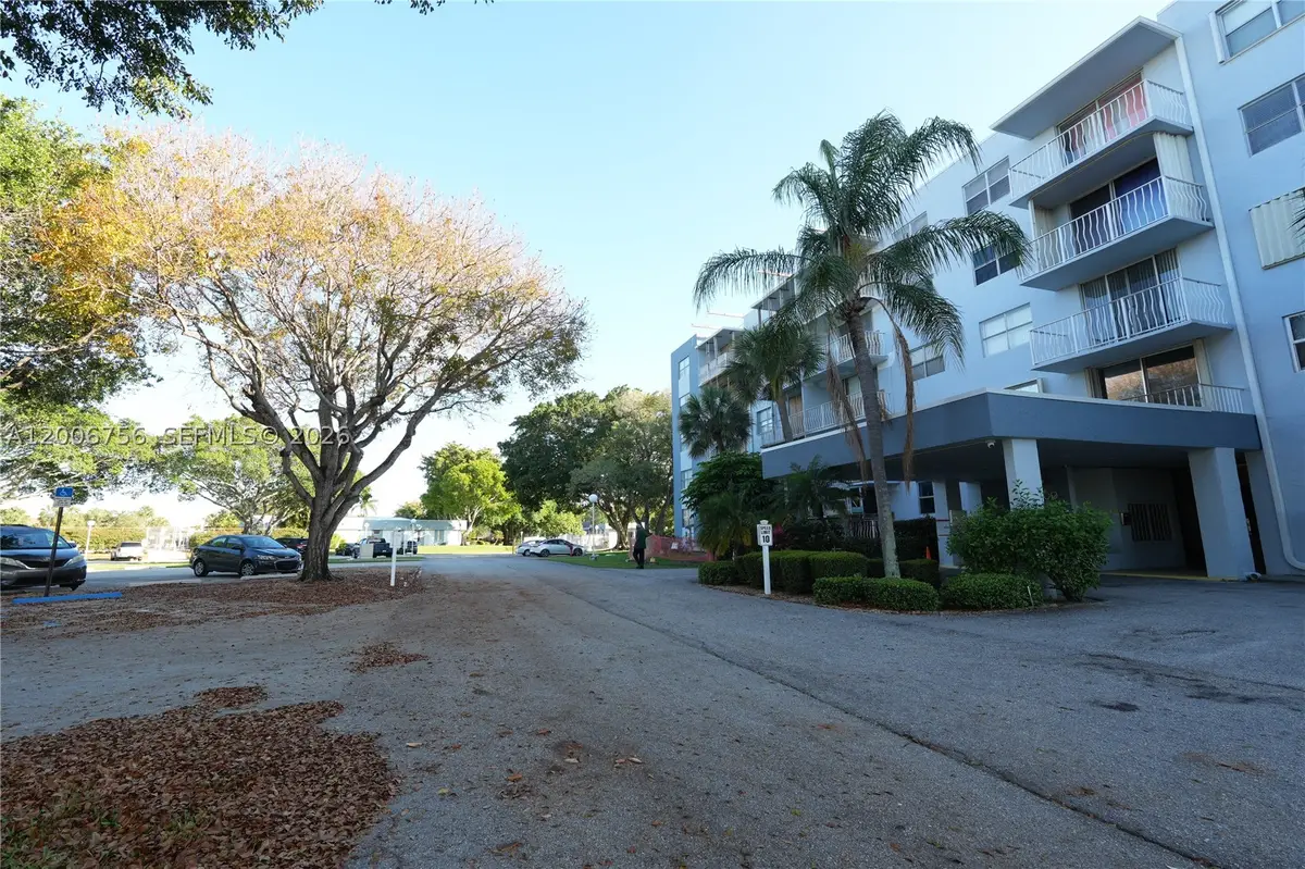 500 Executive Center #1J, West Palm Beach, FL 33401 - #1