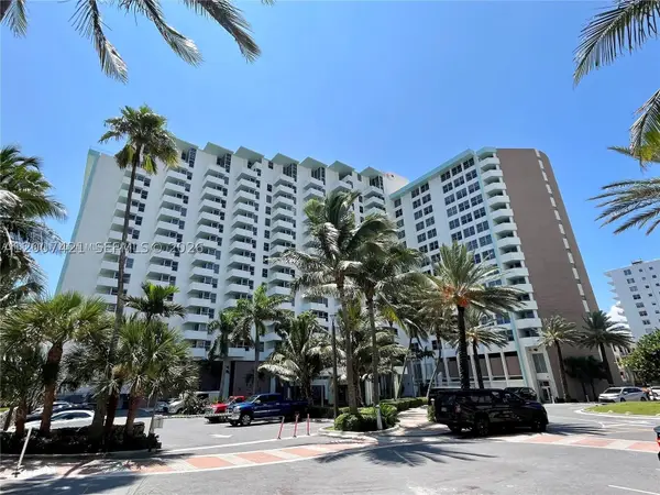 2899 Collins #1040, Miami Beach, FL 33140