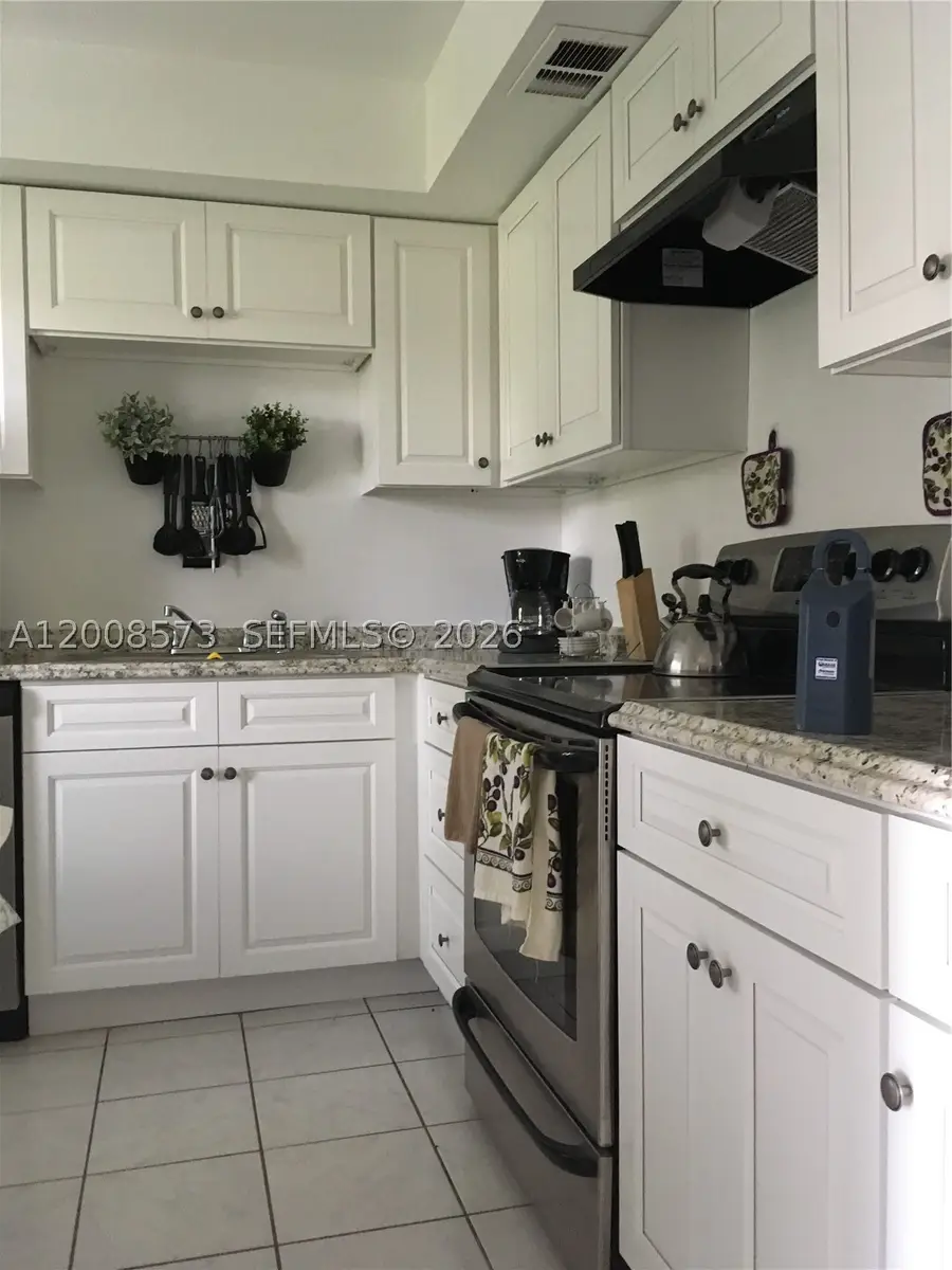 3050 Presidential #101, West Palm Beach, FL 33401 - #3