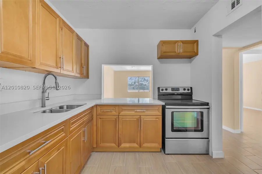 18900 NE 3rd #520, Miami, FL 33179 - #2