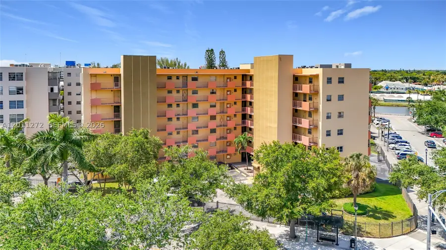16400 NE 17th #206, North Miami Beach, FL 33162 - #2