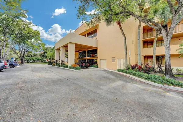8592 W Sunrise #408, Plantation, FL 33322