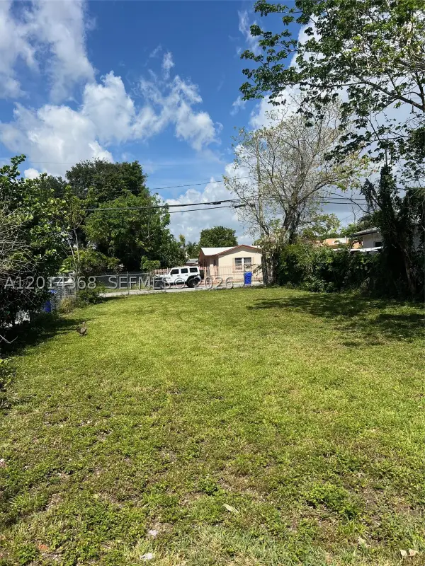 3033 NW 8th, Miami, FL 33127