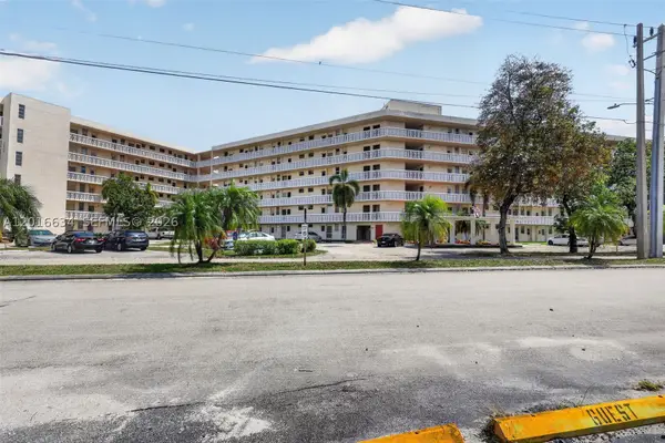 2905 Point East #L311, Aventura, FL 33160
