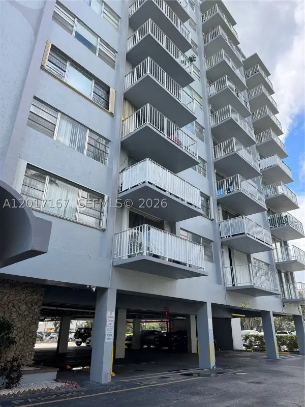1470 NE 125th #205, North Miami, FL 33161