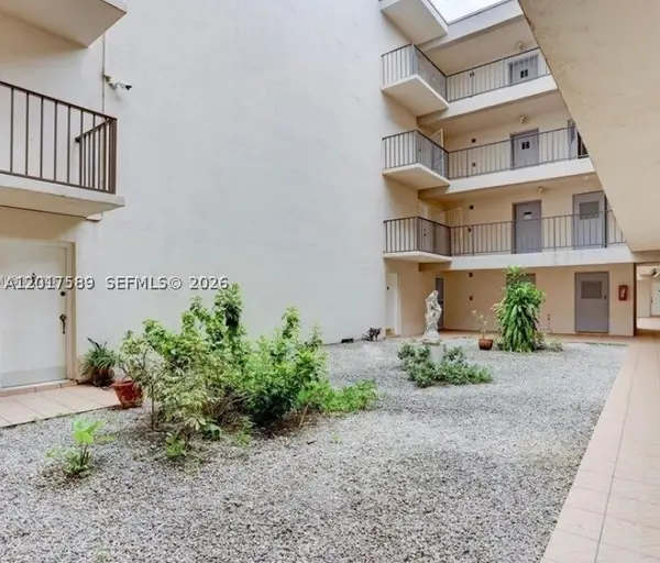 5501 NW 7th #E412, Miami, FL 33126