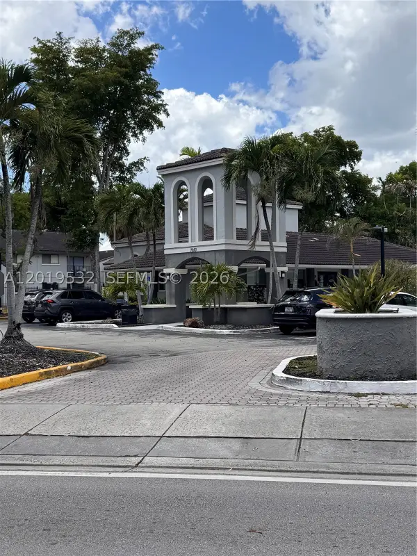 7115 NW 179th #207, Hialeah, FL 33015