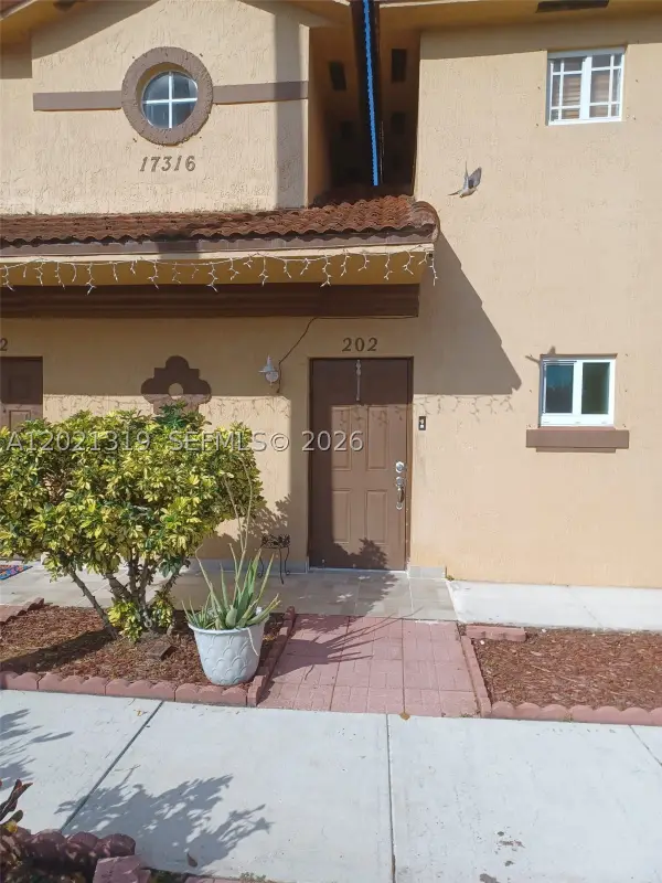 17316 NW 74th #202, Hialeah, FL 33015
