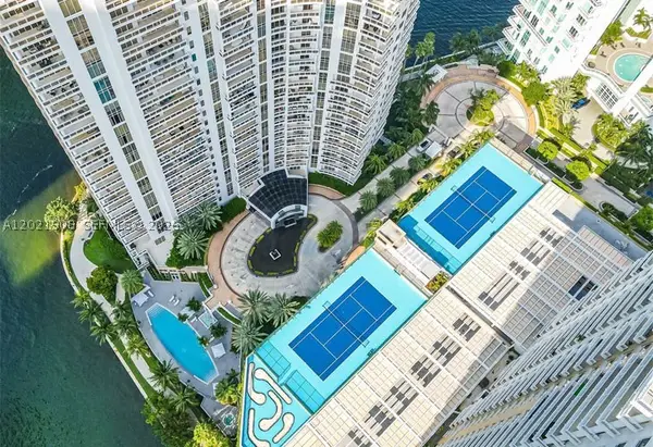 901 Brickell Key #3307, Miami, FL 33131