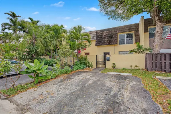 3764 SW 60th #15, Davie, FL 33314