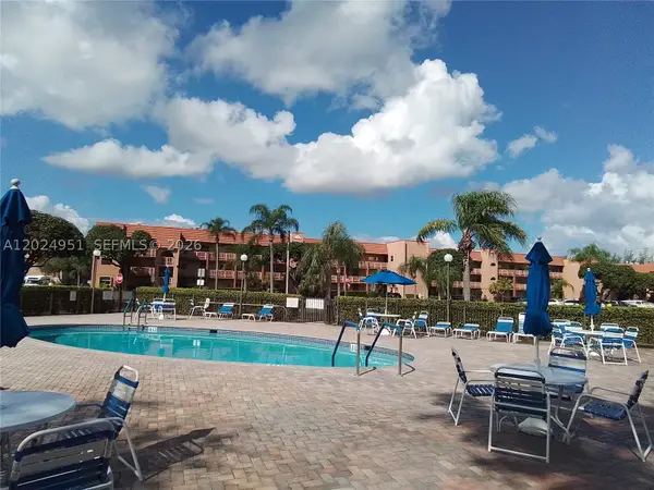 9581 Sunrise Lakes #202, Sunrise, FL 33322