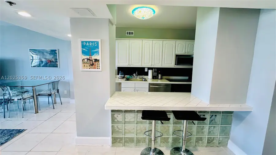 100 Lincoln #720, Miami Beach, FL 33139 - #2